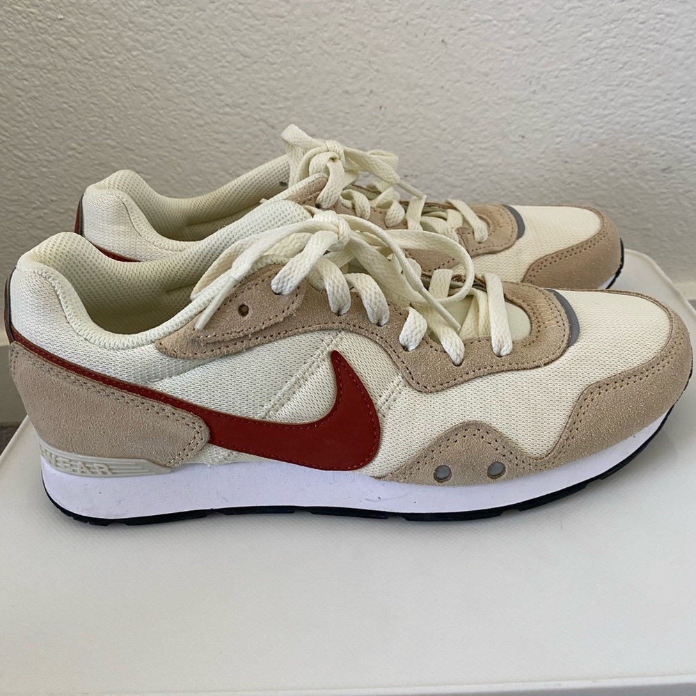 Nike Women’s Sneakers (Never Been Used)